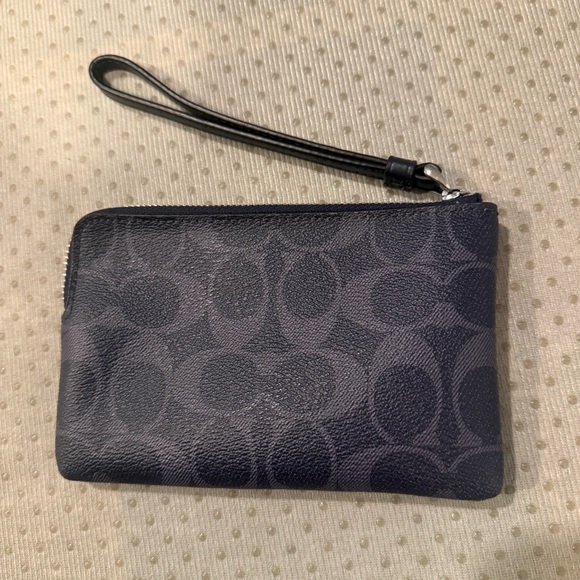 Coach leather signature wristlet - Picture 2 of 5